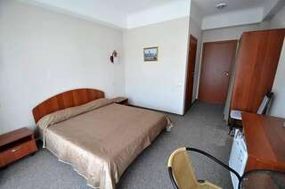 Гостиница Эдем Алушта Стандартный двухместный номер с 1 кроватью или 2 отдельными кроватями-2