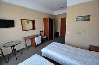 Гостиница Эдем Алушта Стандартный двухместный номер с 1 кроватью или 2 отдельными кроватями-3